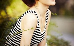 动漫女人物去掉所有服装的样子